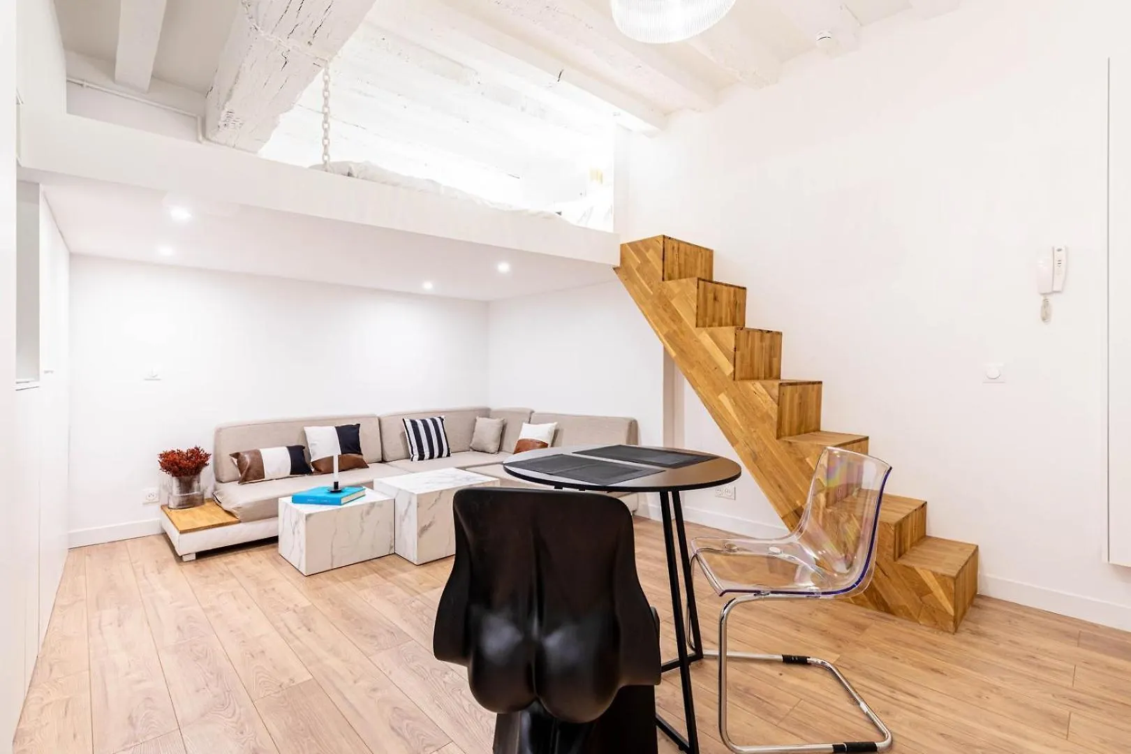 Guestready: Designer In The Heart Of Marais Paris